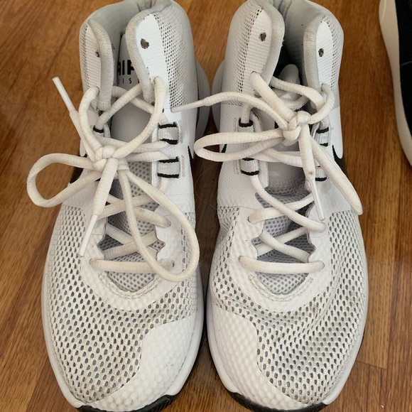 Nike Air Basketball Shoes - Picture 2 of 2